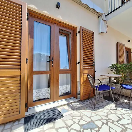 Lejlighed And Katunar