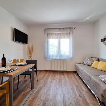 And Katunar Apartment *