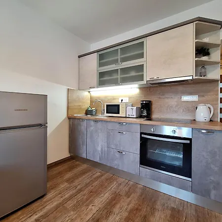 And Katunar Apartman *