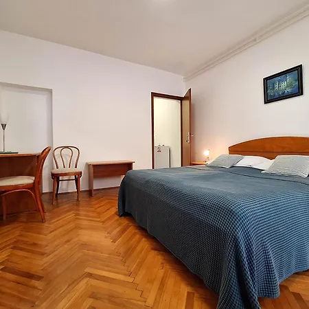 And Katunar Apartment *